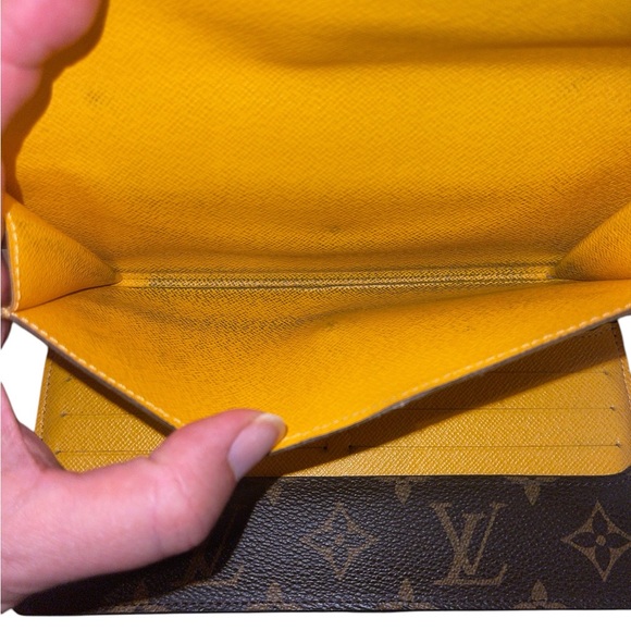 Louis Vuitton MarieLou Monogram Canvas Epi leather wallet. - Picture 7 of 10